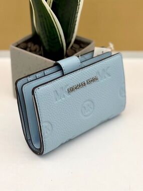 MICHAEL KORS Jet Set Travel Medium Logo Debossed Billfold Wallet